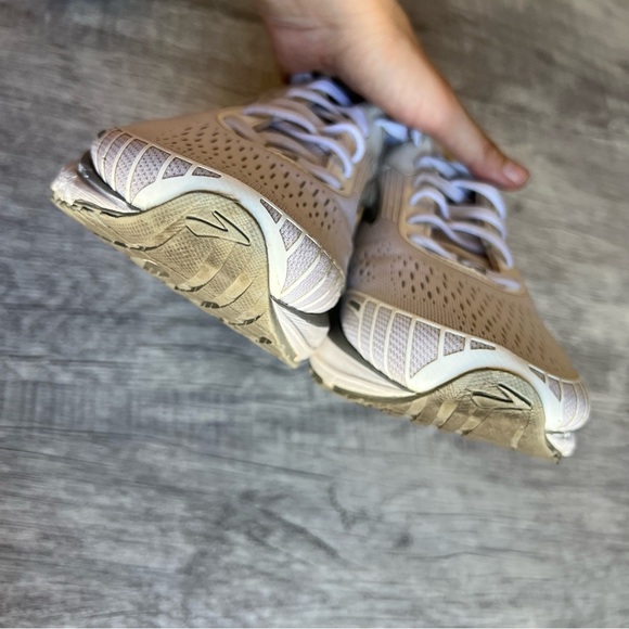 Brooks Women's Adrenaline GTS 18 Running Shoes Size 9 - Picture 7 of 16